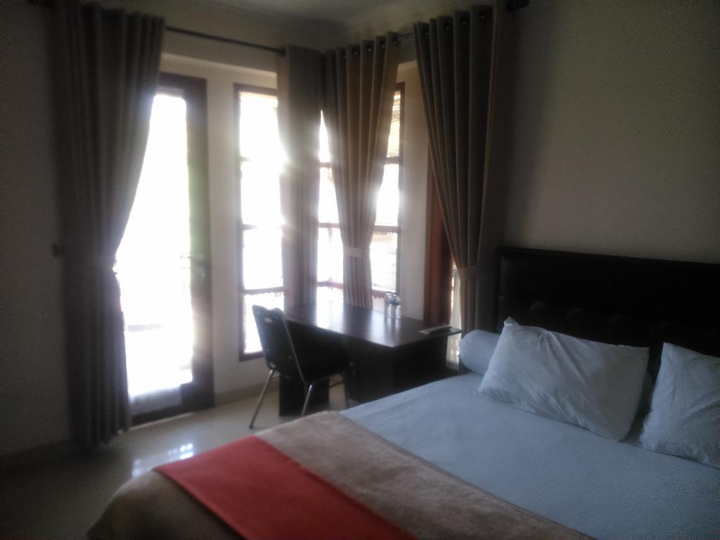 Wisma tamu Rumah Sarwestri *