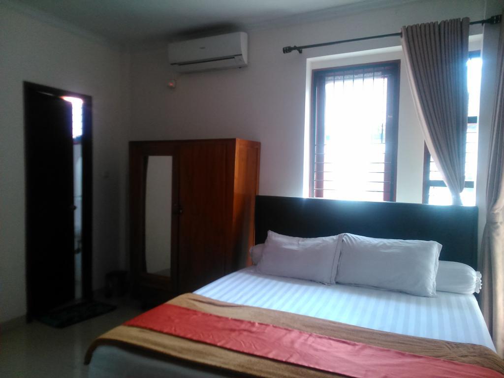 Rumah Sarwestri Wisma tamu *