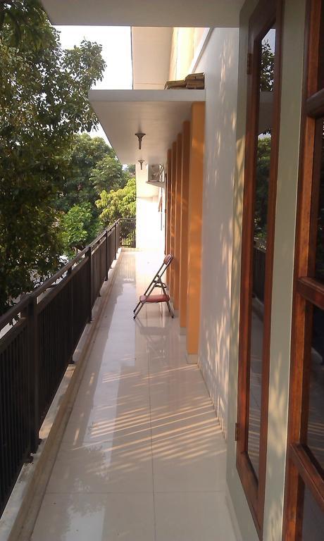 Rumah Sarwestri Wisma tamu *