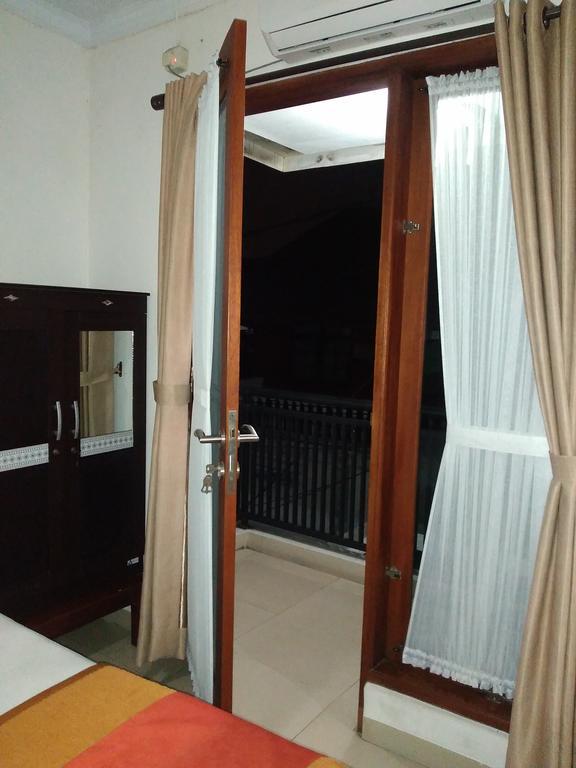 Wisma tamu Rumah Sarwestri